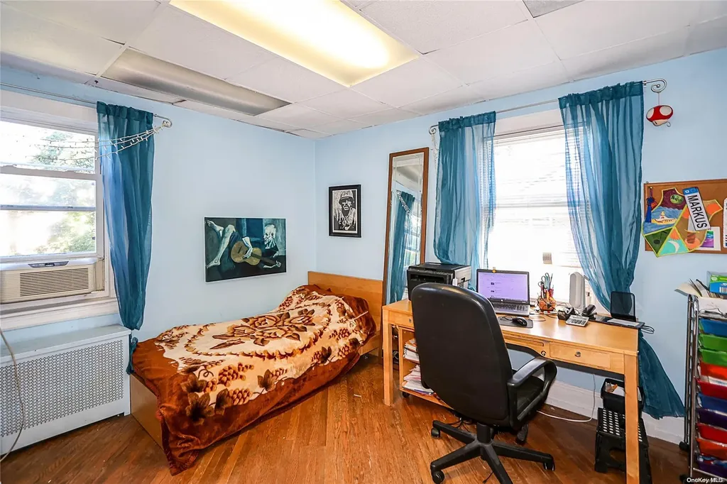 49 Trafalgar Square Lynbrook NY 11563