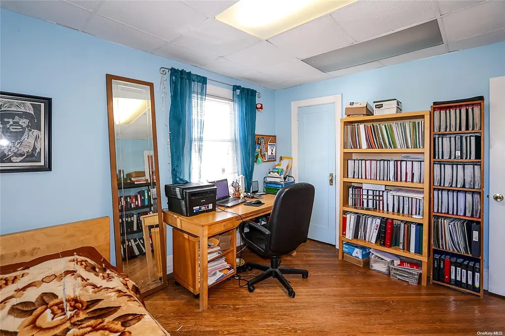 49 Trafalgar Square Lynbrook NY 11563