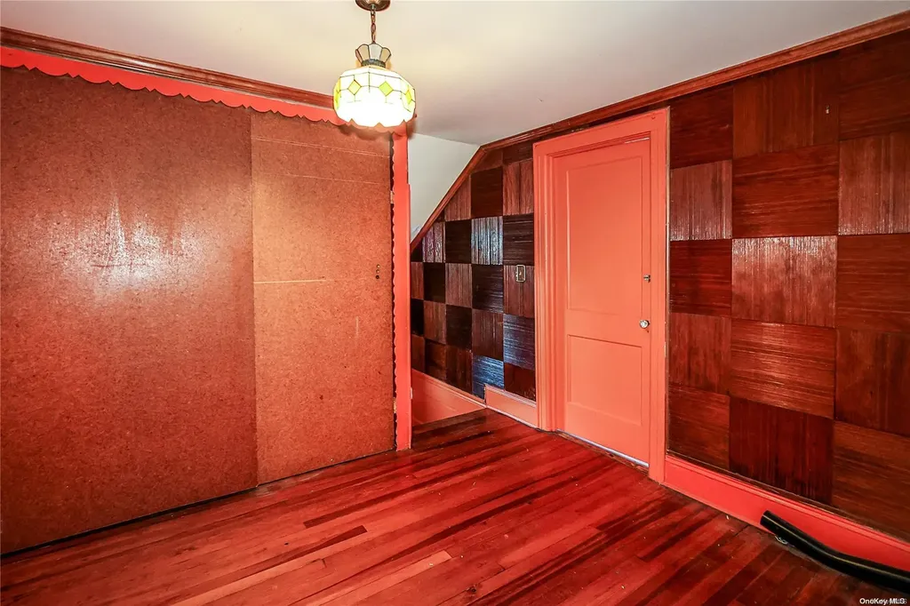 49 Trafalgar Square Lynbrook NY 11563
