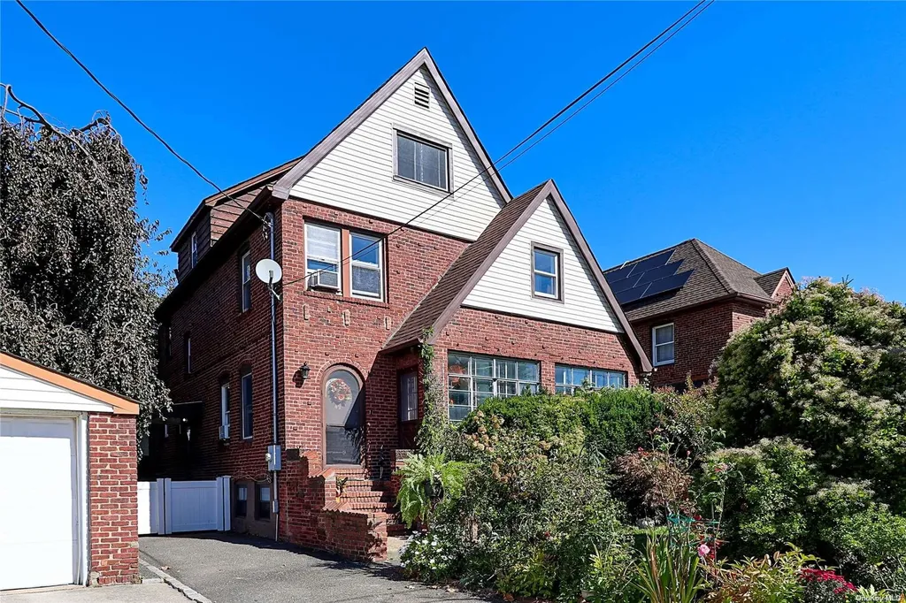 49 Trafalgar Square Lynbrook NY 11563
