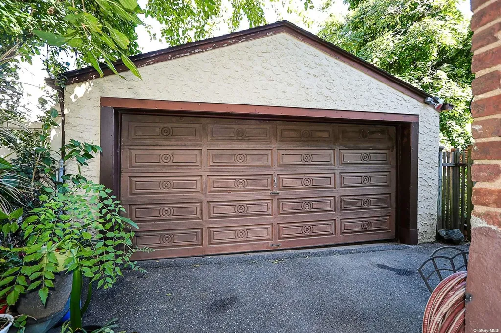 49 Trafalgar Square Lynbrook NY 11563