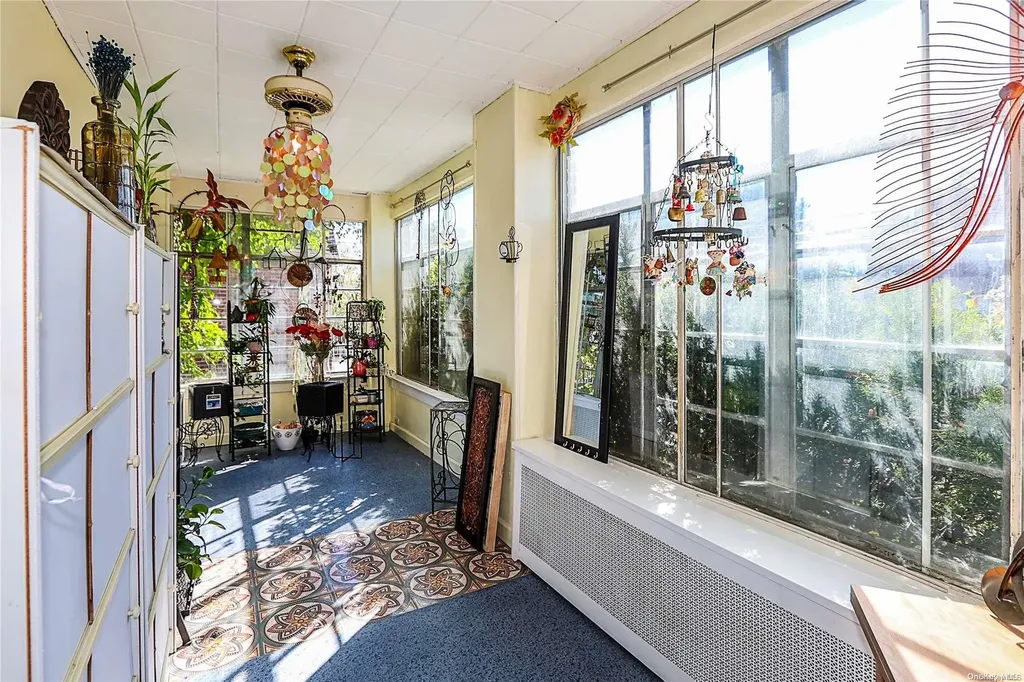 49 Trafalgar Square Lynbrook NY 11563