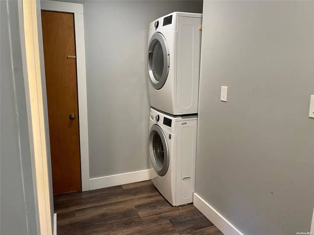 77 Boulevard Avenue Greenlawn NY 11740
