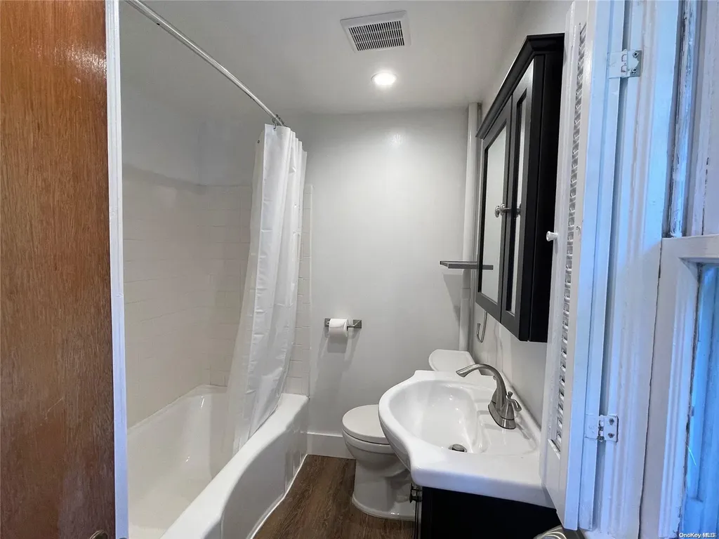 77 Boulevard Avenue Greenlawn NY 11740