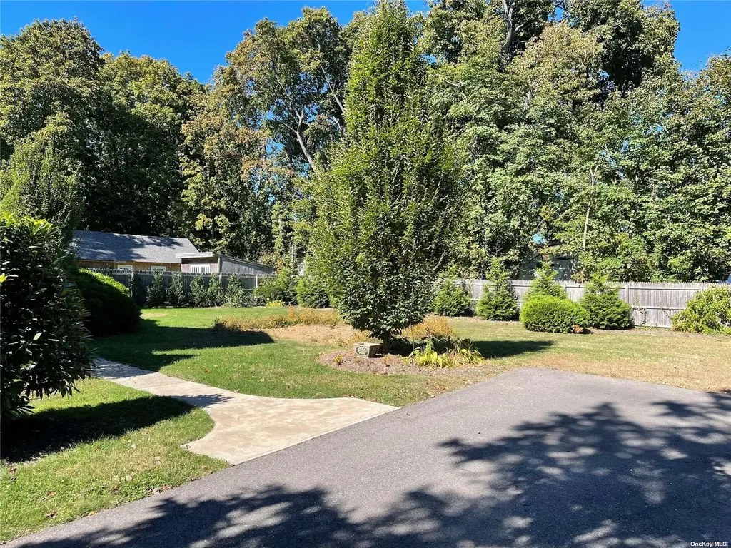 77 Boulevard Avenue Greenlawn NY 11740
