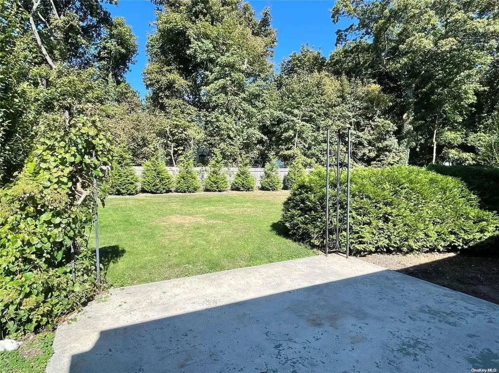 77 Boulevard Avenue Greenlawn NY 11740