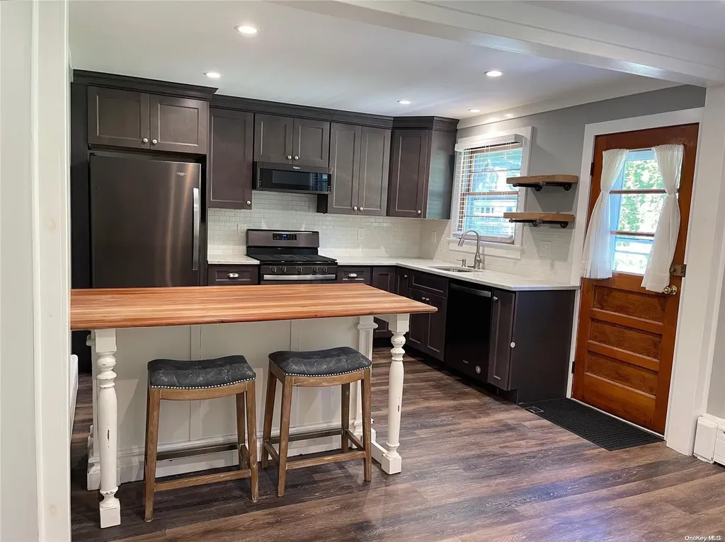77 Boulevard Avenue Greenlawn NY 11740