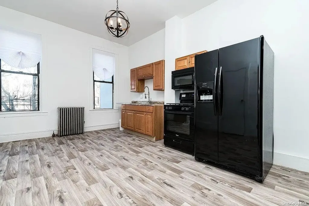 102 Himrod Street Brooklyn NY 11221