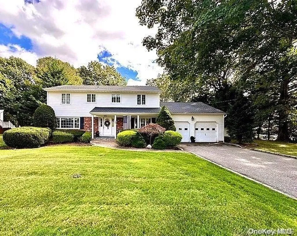 26 Hofstra Drive Plainview NY 11803