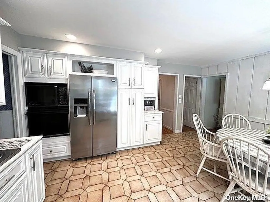 26 Hofstra Drive Plainview NY 11803