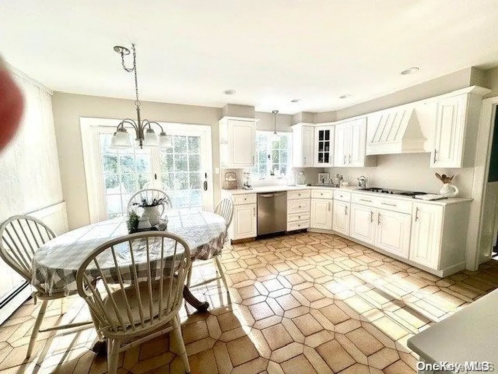 26 Hofstra Drive Plainview NY 11803