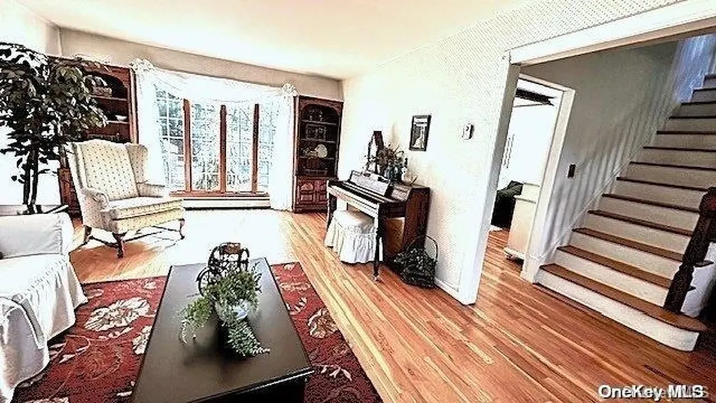 26 Hofstra Drive Plainview NY 11803