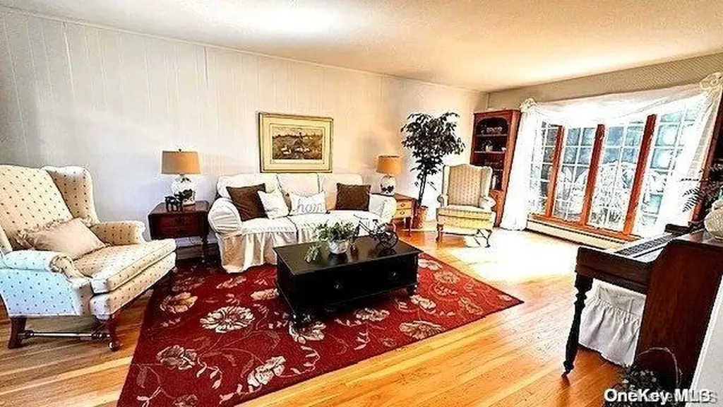26 Hofstra Drive Plainview NY 11803