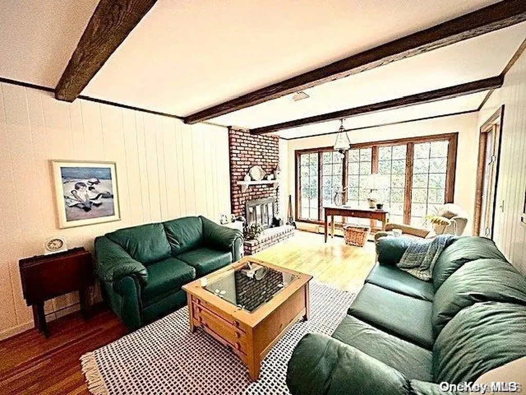 26 Hofstra Drive Plainview NY 11803