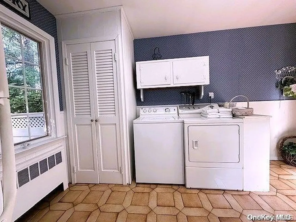 26 Hofstra Drive Plainview NY 11803
