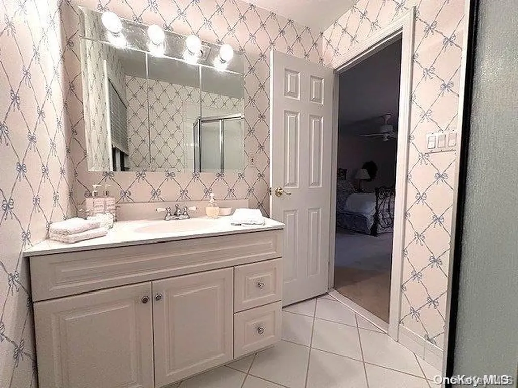 26 Hofstra Drive Plainview NY 11803