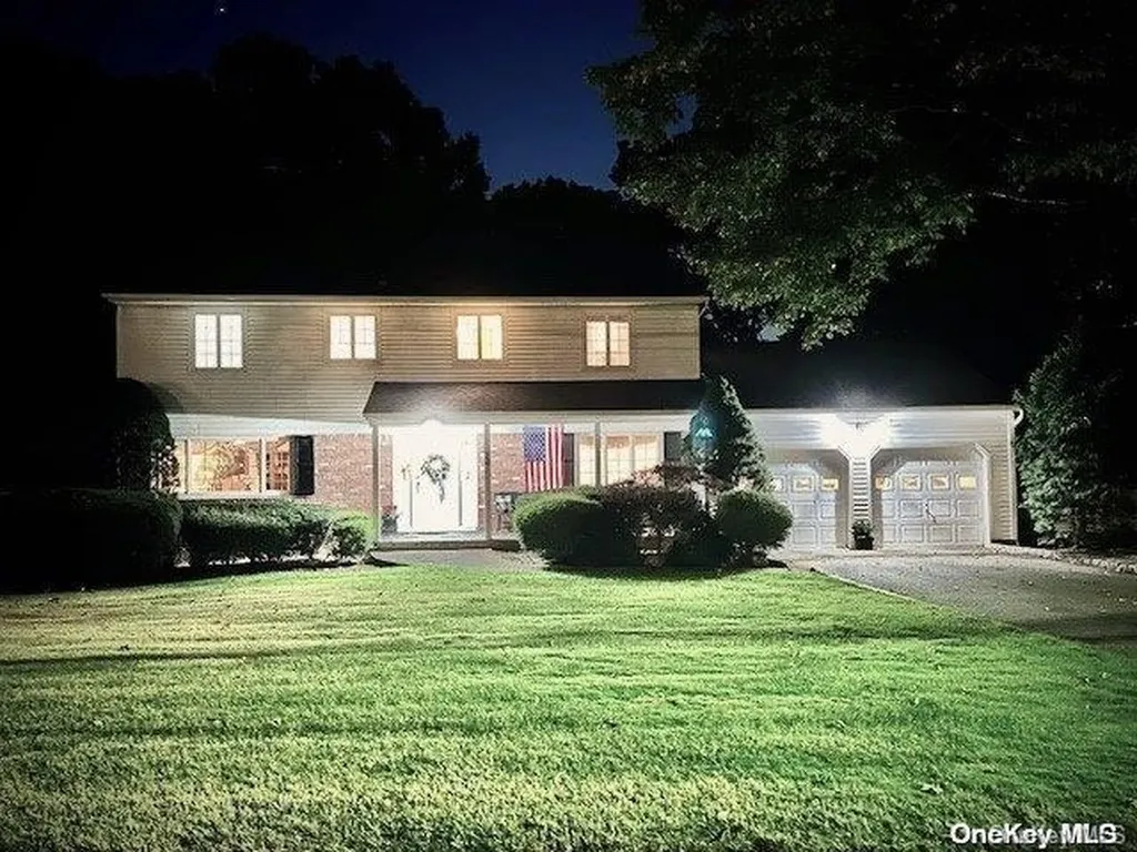 26 Hofstra Drive Plainview NY 11803