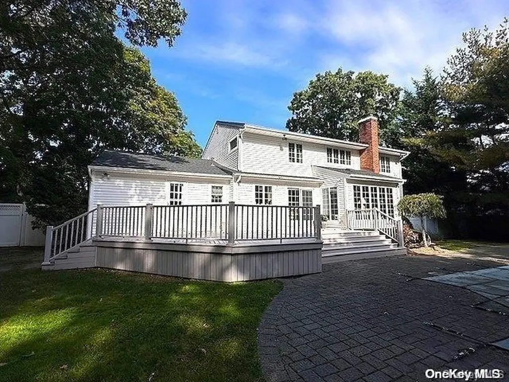 26 Hofstra Drive Plainview NY 11803