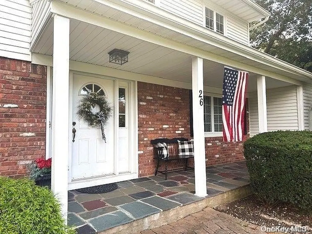 26 Hofstra Drive Plainview NY 11803