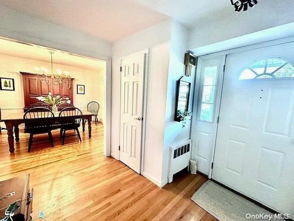 26 Hofstra Drive Plainview NY 11803