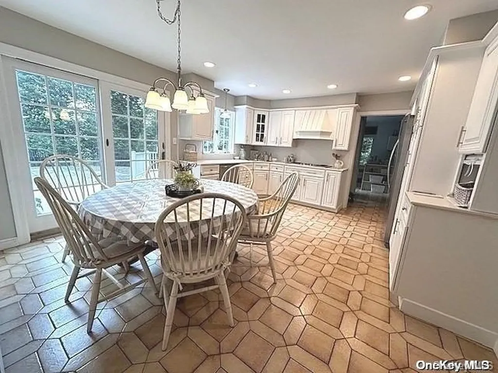 26 Hofstra Drive Plainview NY 11803