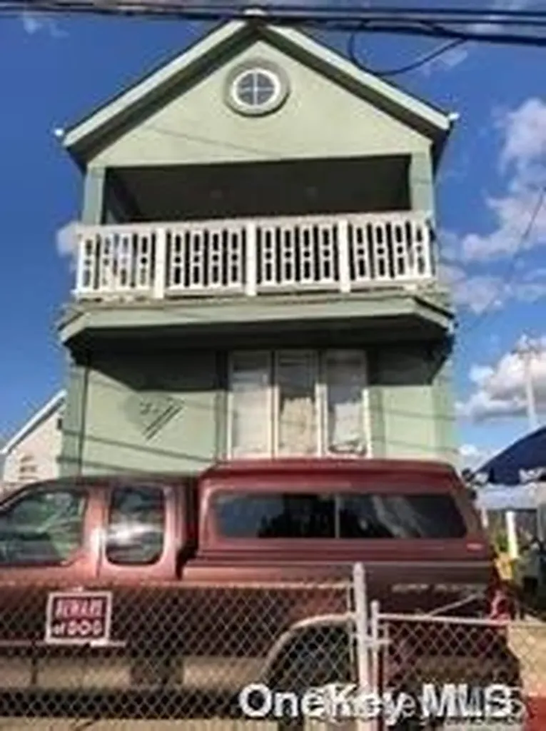 21 Van Brunt Road Broad Channel NY 11693