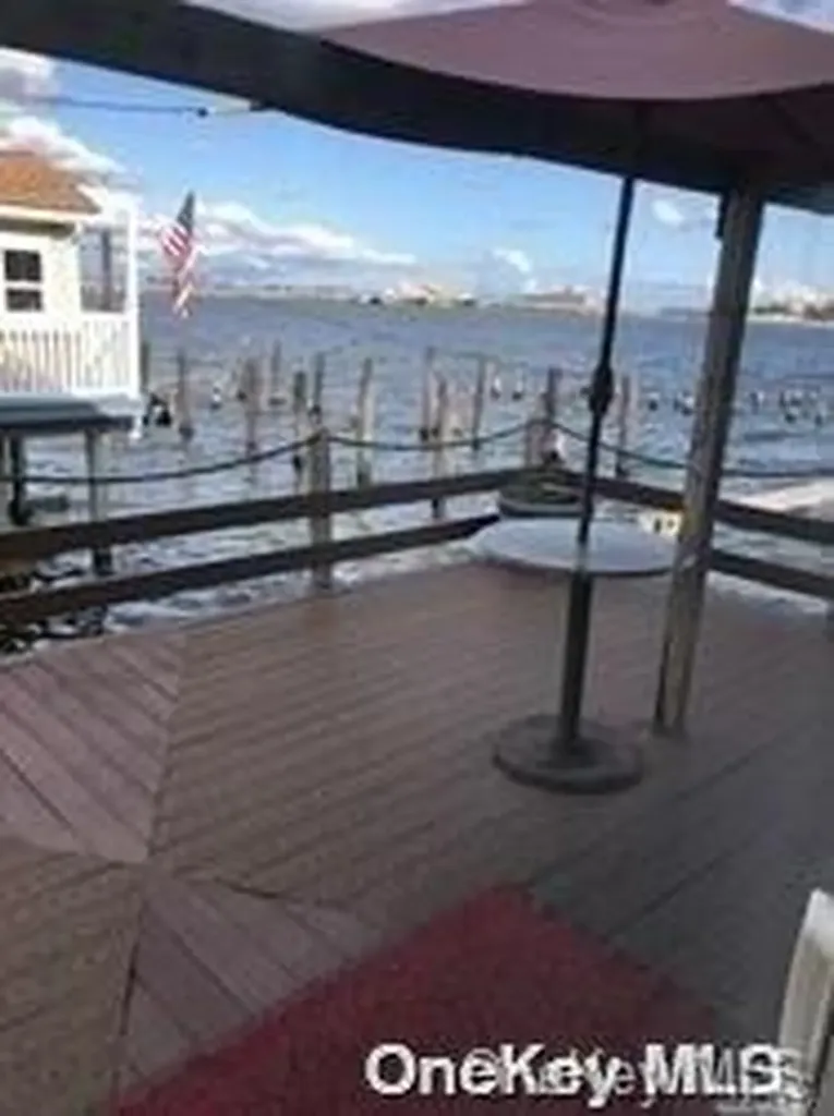 21 Van Brunt Road Broad Channel NY 11693
