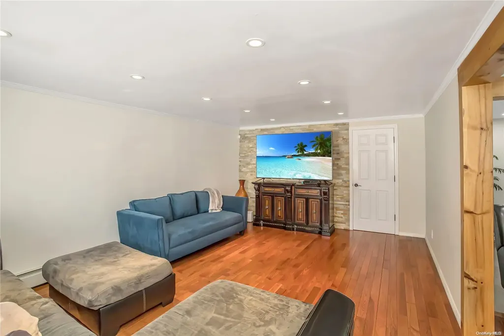 1296 Dutch Broadway Valley Stream NY 11580