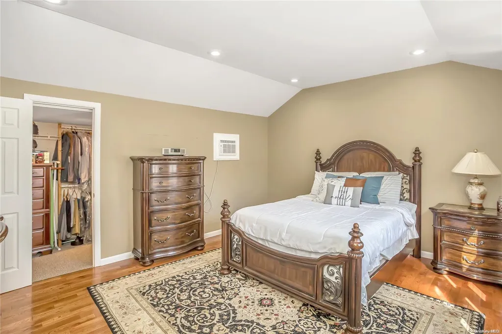 1296 Dutch Broadway Valley Stream NY 11580
