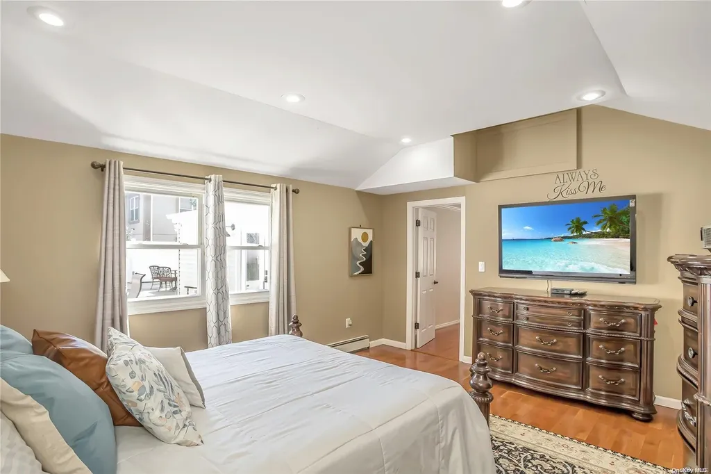 1296 Dutch Broadway Valley Stream NY 11580