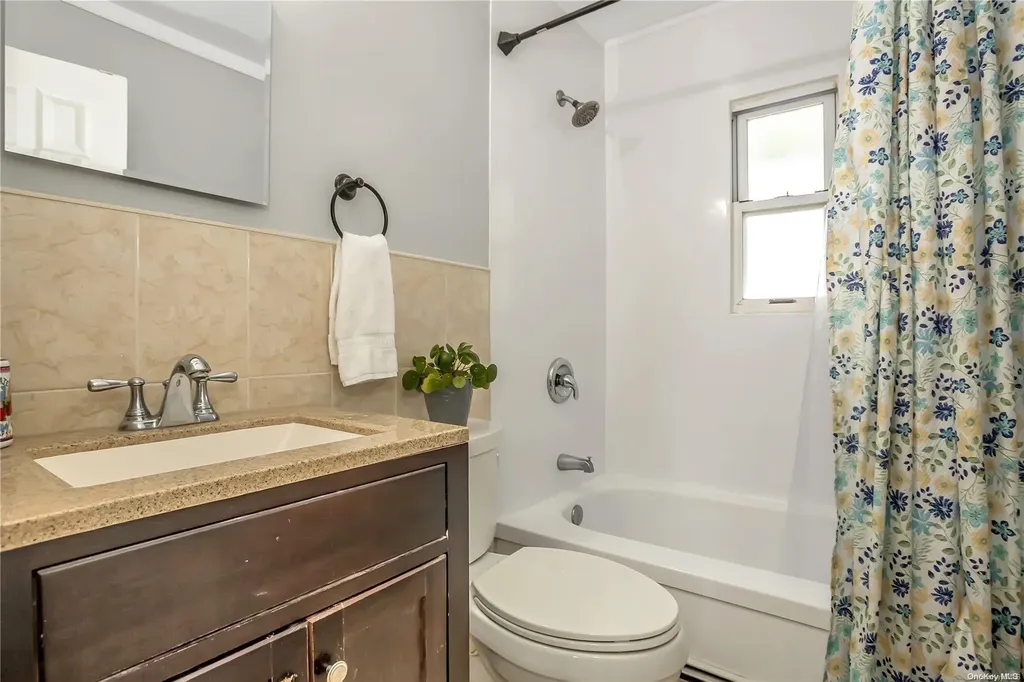 1296 Dutch Broadway Valley Stream NY 11580