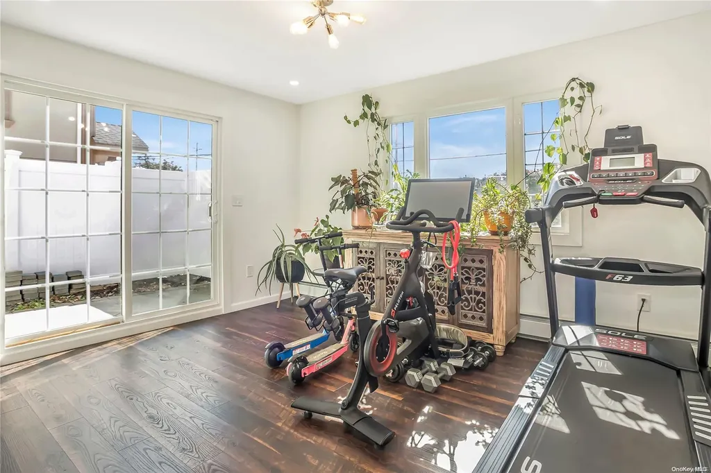 1296 Dutch Broadway Valley Stream NY 11580