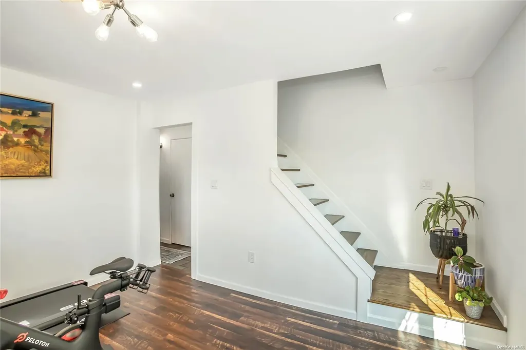 1296 Dutch Broadway Valley Stream NY 11580