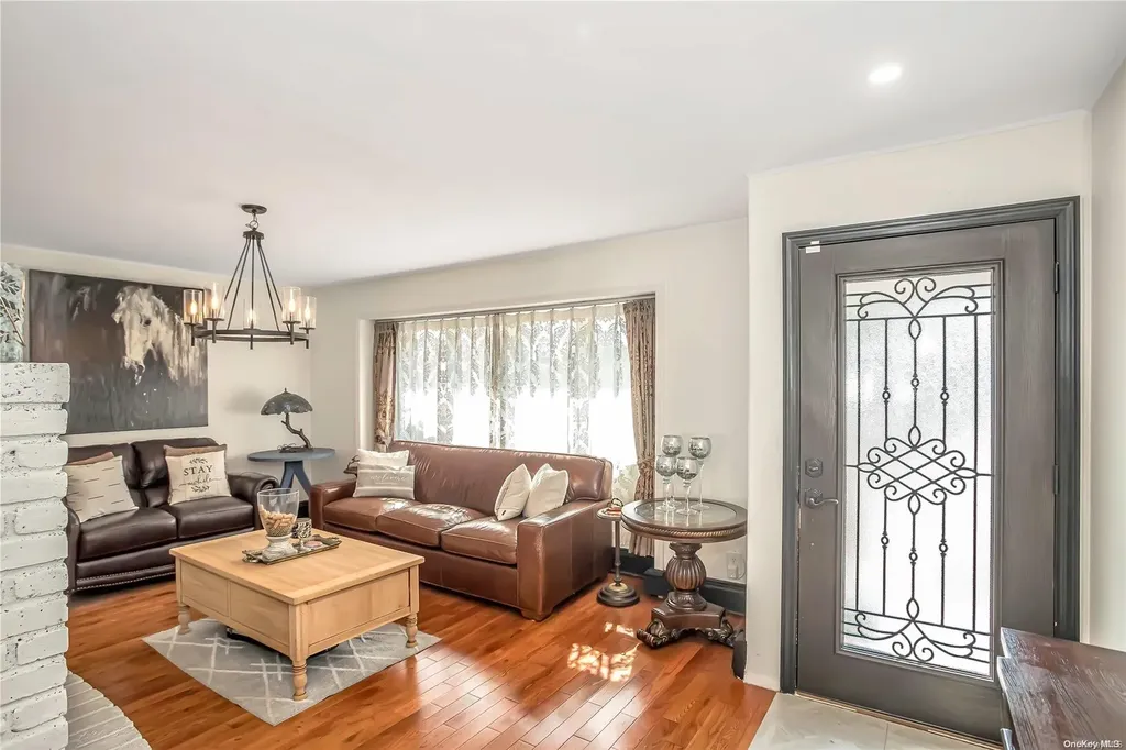 1296 Dutch Broadway Valley Stream NY 11580