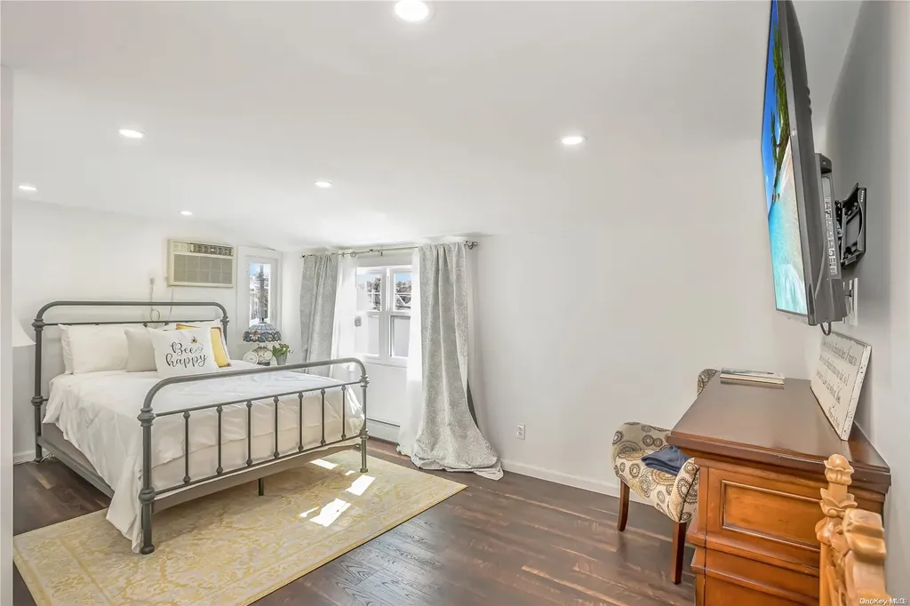1296 Dutch Broadway Valley Stream NY 11580