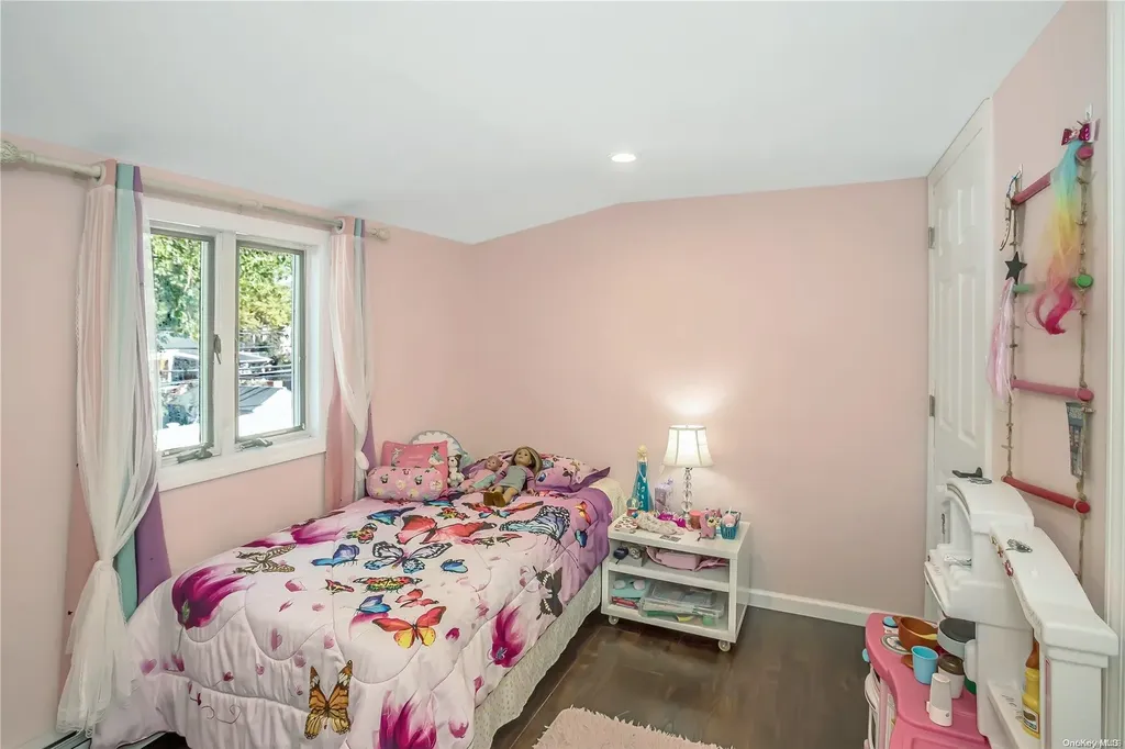1296 Dutch Broadway Valley Stream NY 11580