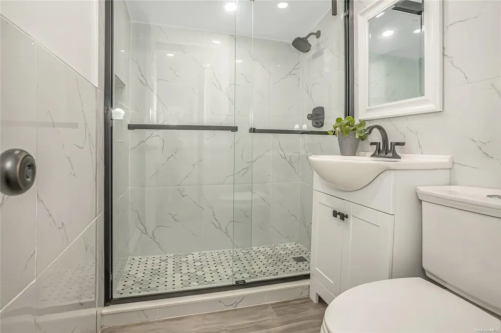 1296 Dutch Broadway Valley Stream NY 11580