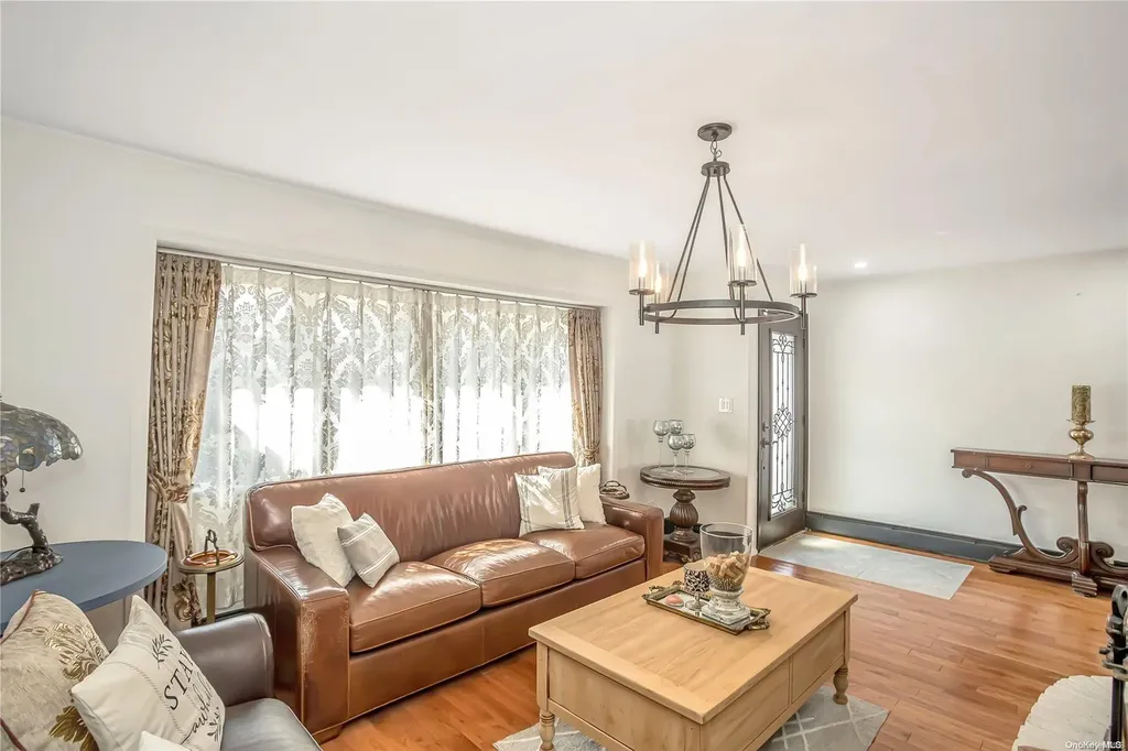 1296 Dutch Broadway Valley Stream NY 11580