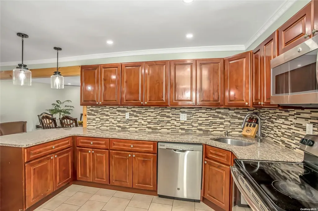 1296 Dutch Broadway Valley Stream NY 11580