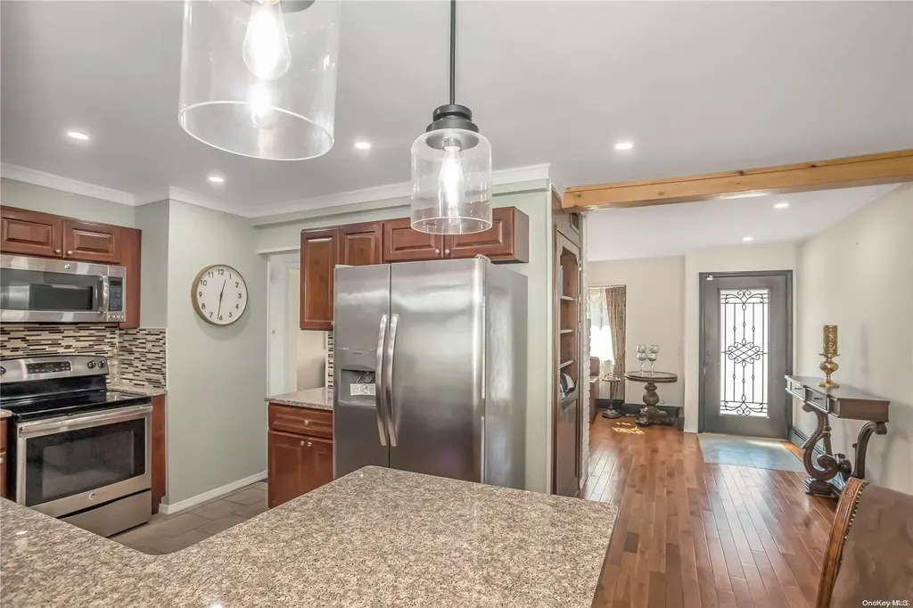 1296 Dutch Broadway Valley Stream NY 11580