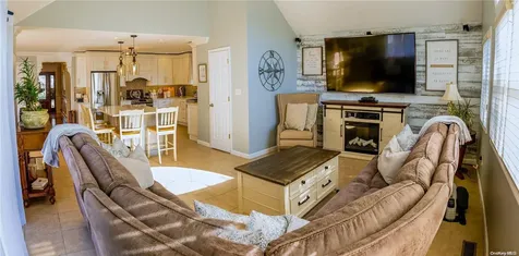 653 N Broome Avenue Lindenhurst NY 11757