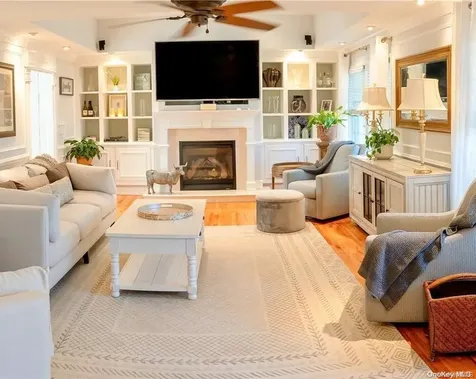 653 N Broome Avenue Lindenhurst NY 11757