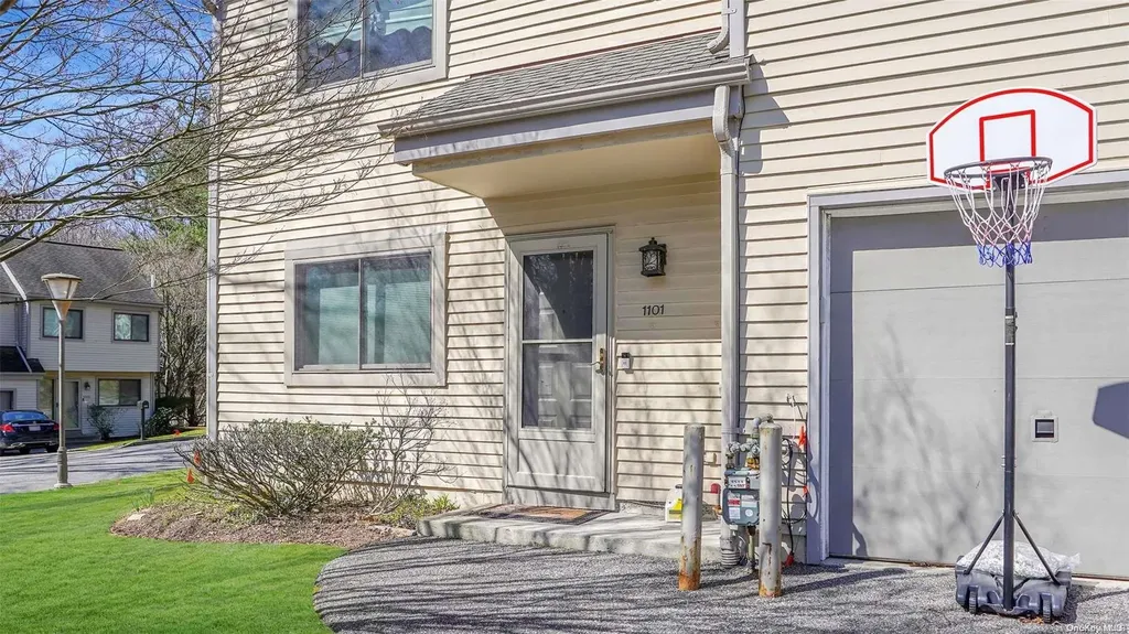 1101 Hunters Run Dobbs Ferry NY 10522