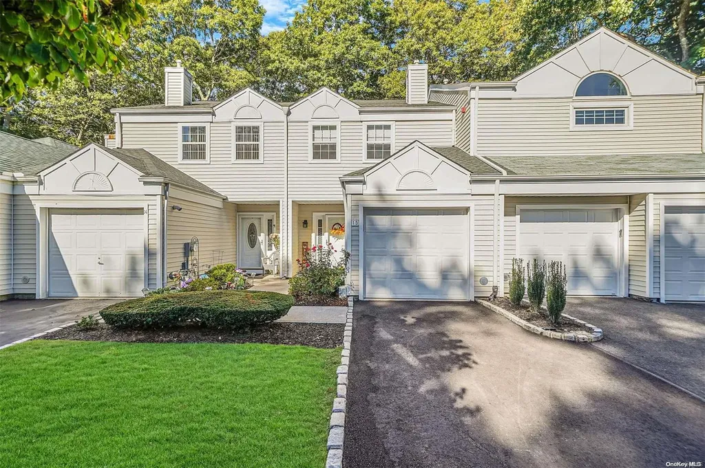 15 Pidgeon Court Manorville NY 11949