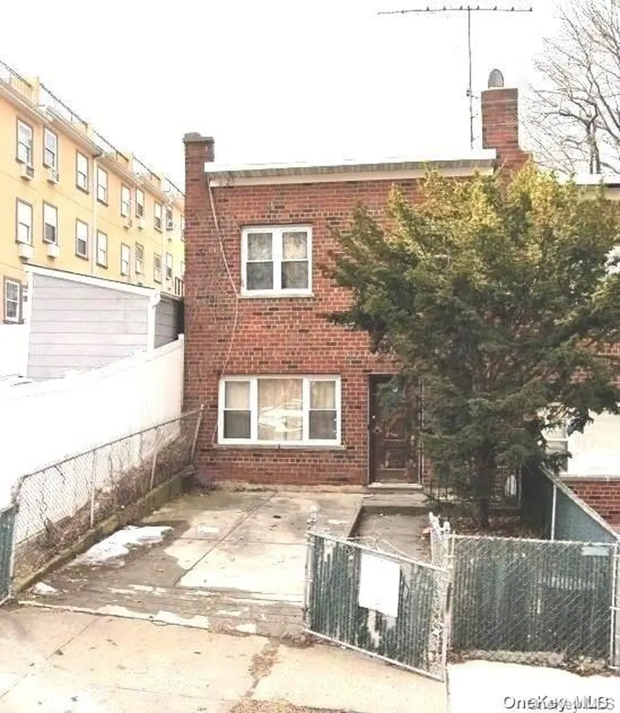 3011 Yates Avenue Bronx NY 10469