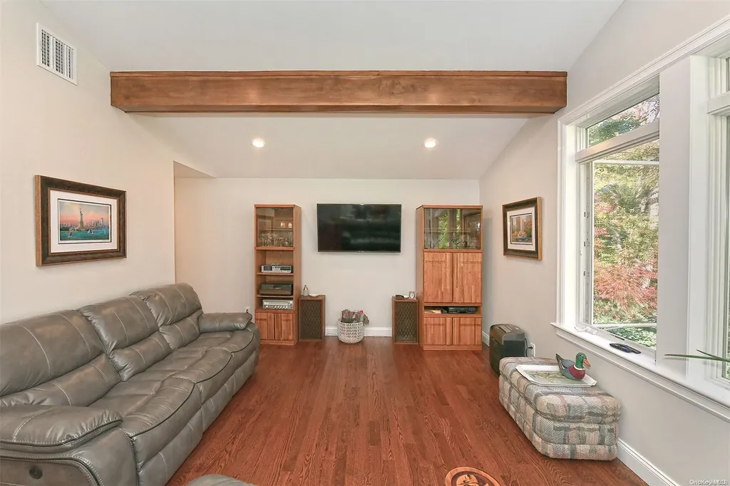 3 Pond Place Babylon NY 11702