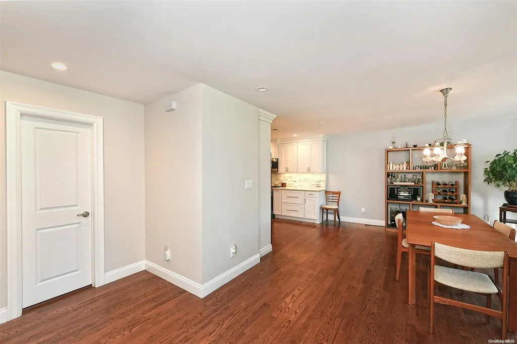 3 Pond Place Babylon NY 11702