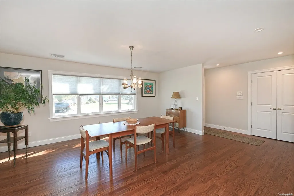 3 Pond Place Babylon NY 11702