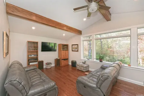 3 Pond Place Babylon NY 11702