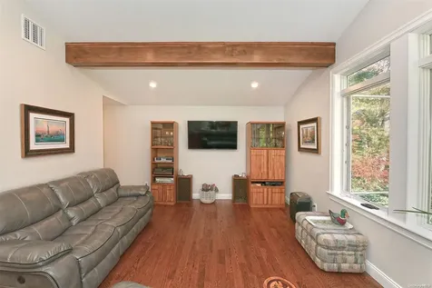 3 Pond Place Babylon NY 11702